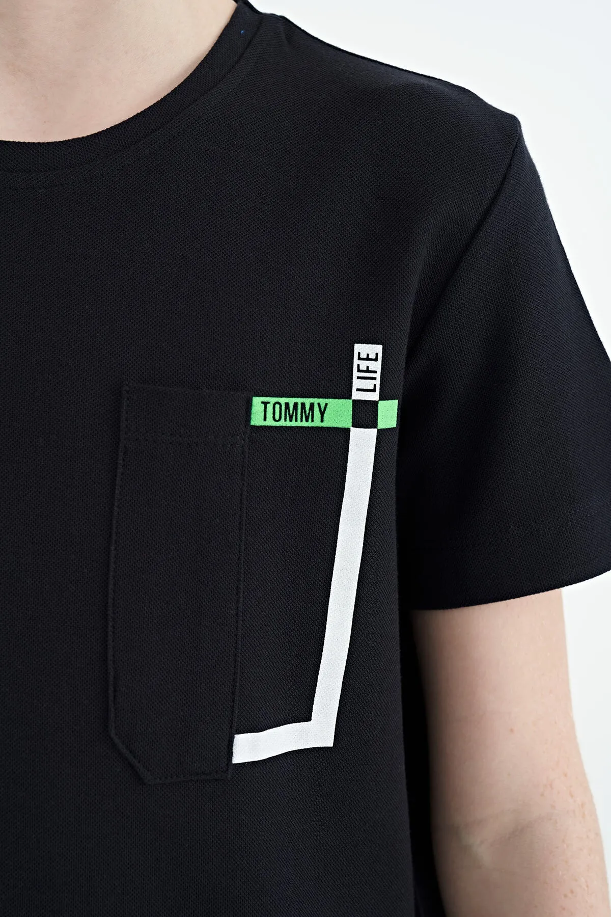 cep detayli o yaka standart kalip erkek çocuk t-shirt - 11120